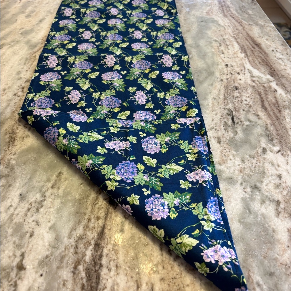 Chic Floral Table Runner - Picture 4 of 4